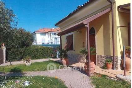 Villa in residenziale in Regione Rollo 117