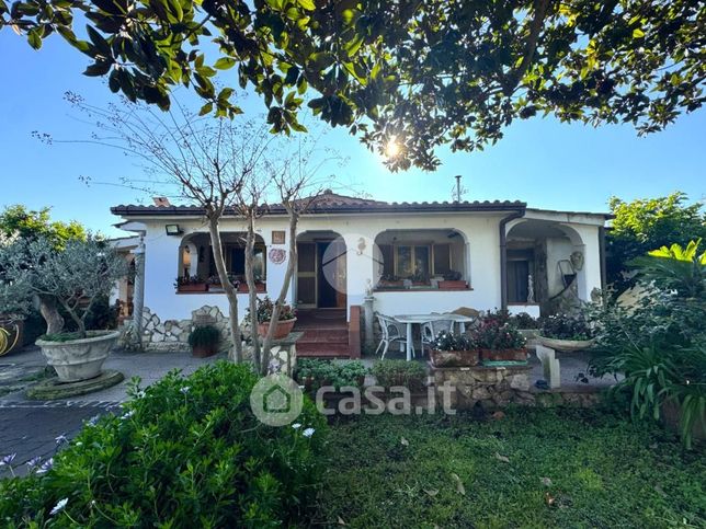 Casa indipendente in residenziale in Colle la Guardia