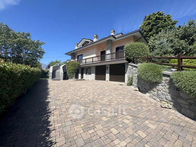 Villa in residenziale in Via delle Betulle 2