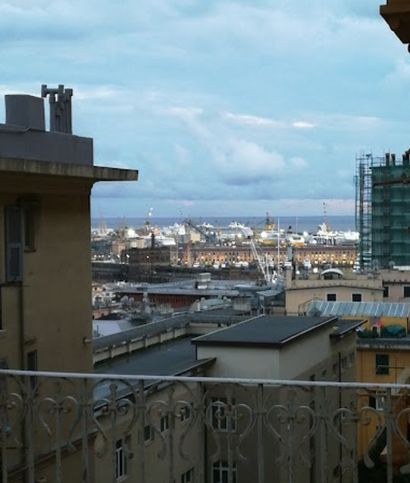 Appartamento in residenziale in Via Adamo Centurione