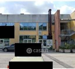 Ufficio in commerciale in Via Ferrante Ferranti