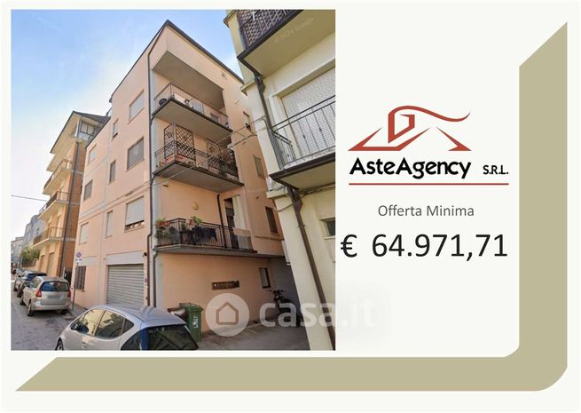 Appartamento in residenziale in Via Adige 50