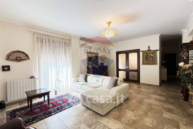 Appartamento in residenziale in Via Angelo Poliziano 40