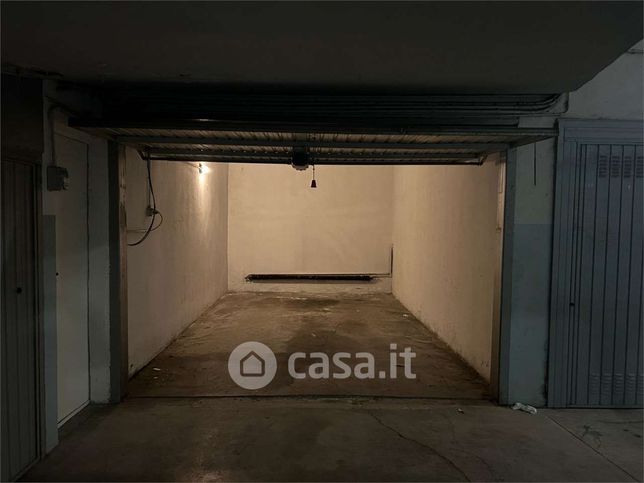 Garage/posto auto in residenziale in Via Quadronno 6