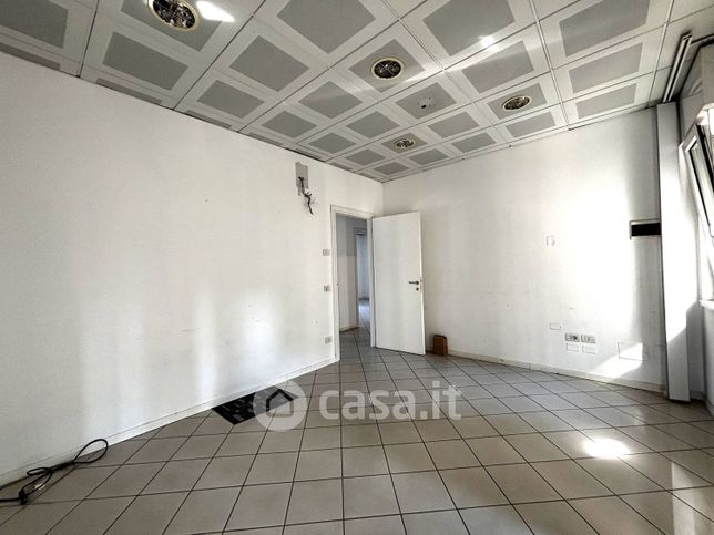 Ufficio in commerciale in Via FrÃ  Giocondo 45