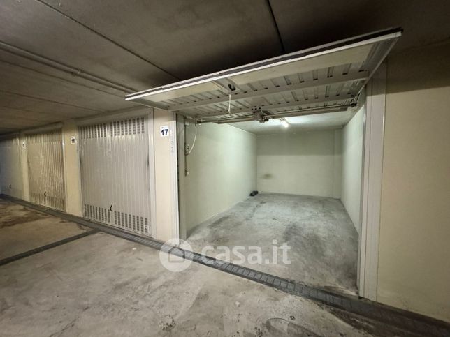 Box/posto auto in residenziale in Via Filippo Bernardini