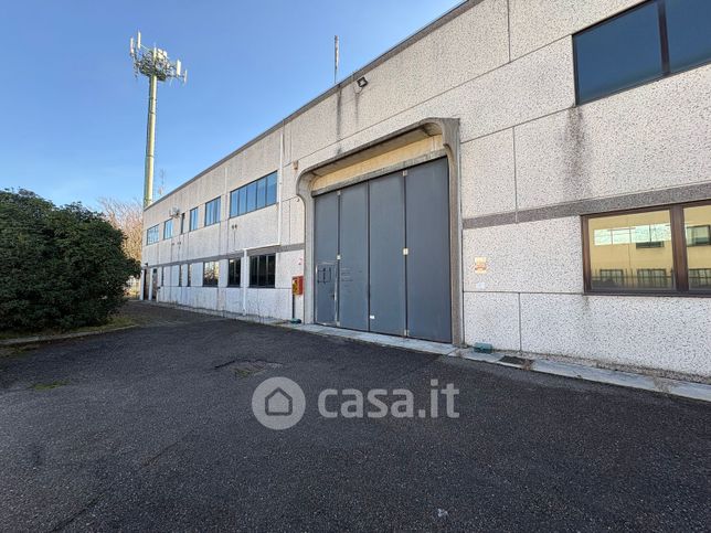 Capannone in commerciale in Via Enrico Mattei