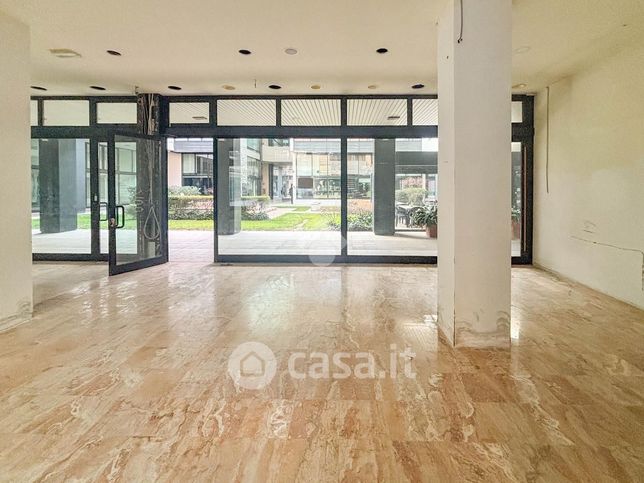 Ufficio in commerciale in Viale della Pace