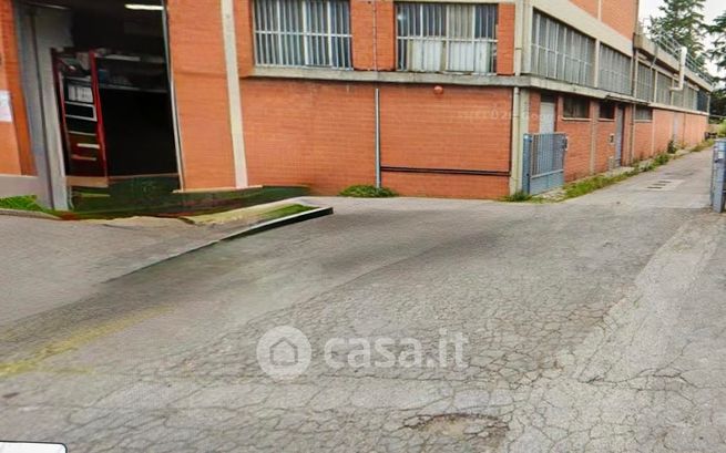 Capannone in commerciale in 