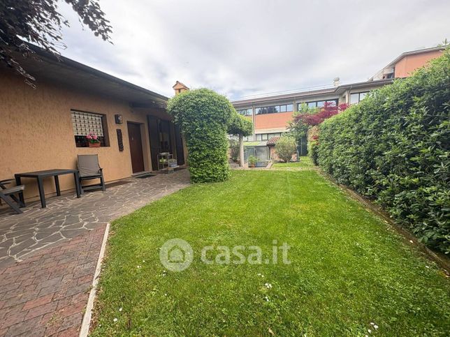 Villa in residenziale in Via Giuseppe di Vittorio 3