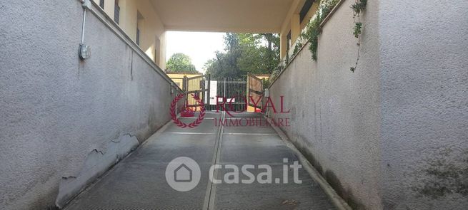 Box/posto auto in residenziale in Via Chiellini