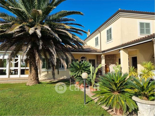 Villa in residenziale in Via Stazione