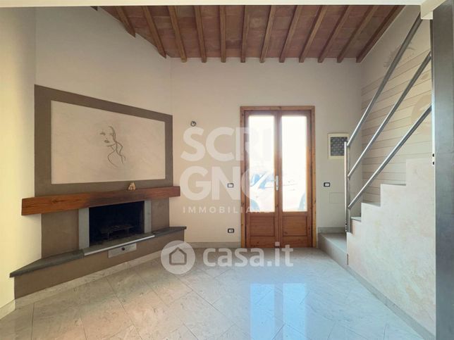 Casa indipendente in residenziale in 
