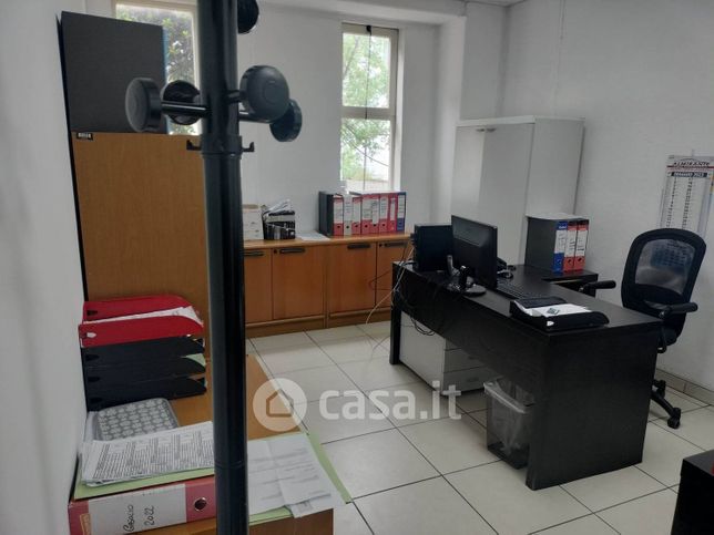 Capannone in commerciale in