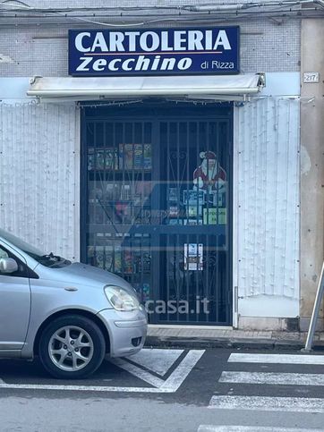 Attivitã /licenza (con o senza mura) in commerciale in Viale Zecchino