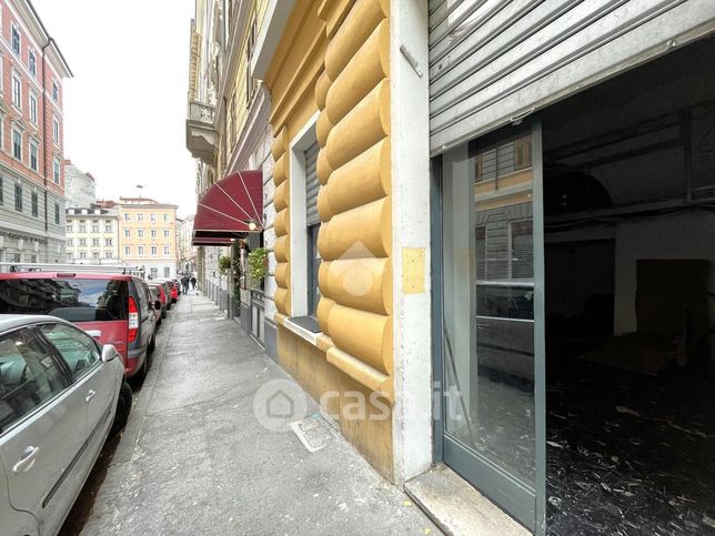 Capannone in commerciale in Via Ugo Foscolo 6