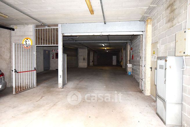 Box/posto auto in residenziale in Via Digione 8