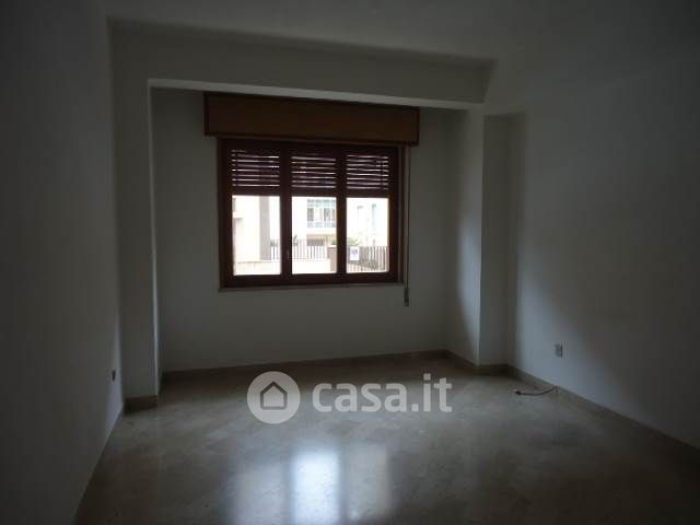 Ufficio in commerciale in Via delle Sirene