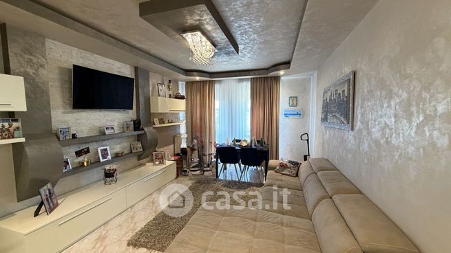 Appartamento in residenziale in Piazza Insurrezione 9