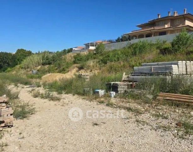 Terreno agricolo in commerciale in Via Massimo D'Azeglio