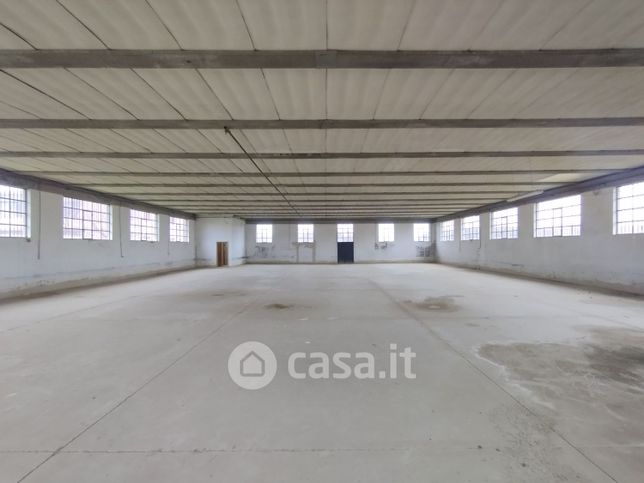 Capannone in commerciale in Via Statale
