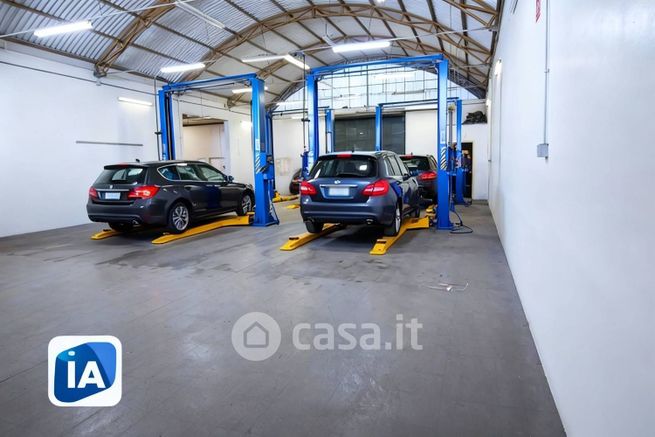 Capannone in commerciale in 