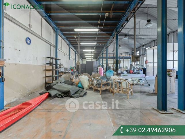Capannone in commerciale in Via Tertulliano 70