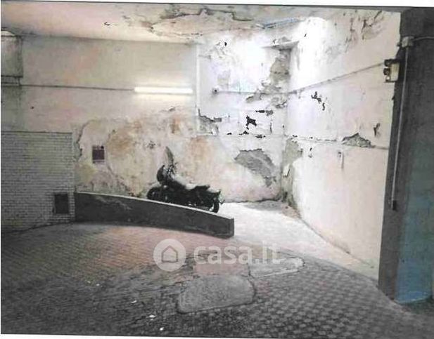 Box/posto auto in residenziale in Via Vittorio Alfieri 8