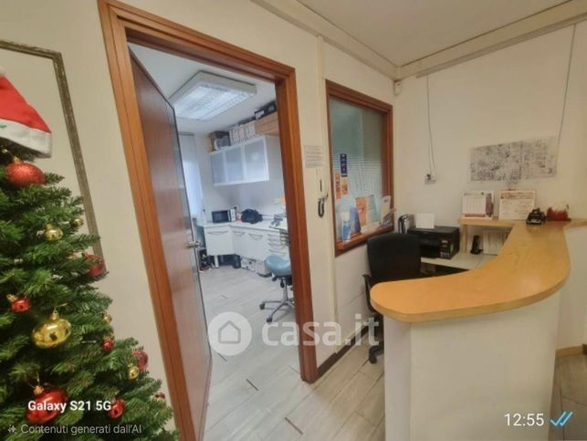 Ufficio in commerciale in Via delle Cento Stelle 80