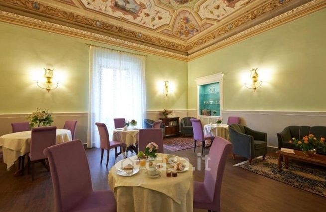 Attivitã /licenza (con o senza mura) in commerciale in la marmora