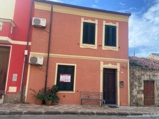 Casa indipendente in residenziale in Via Montesile 17