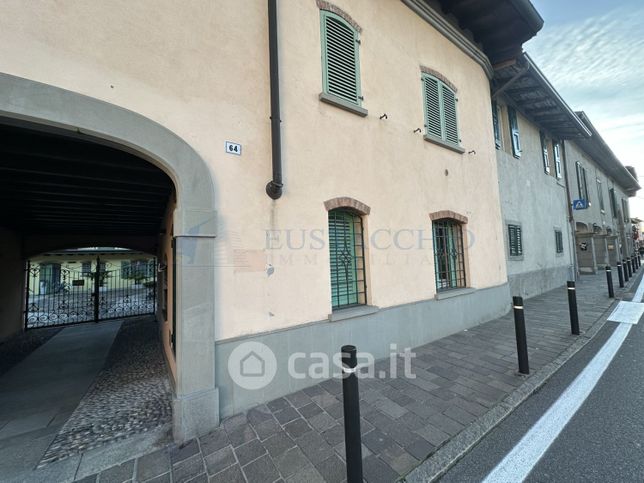 Ufficio in commerciale in Via Roma 64