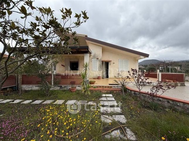 Villa in residenziale in Via Enna