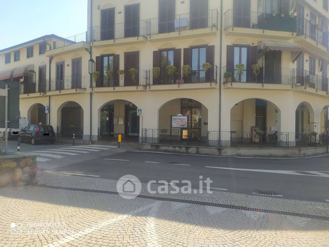 Attivitã /licenza (con o senza mura) in commerciale in Piazza Michele Galetto 28