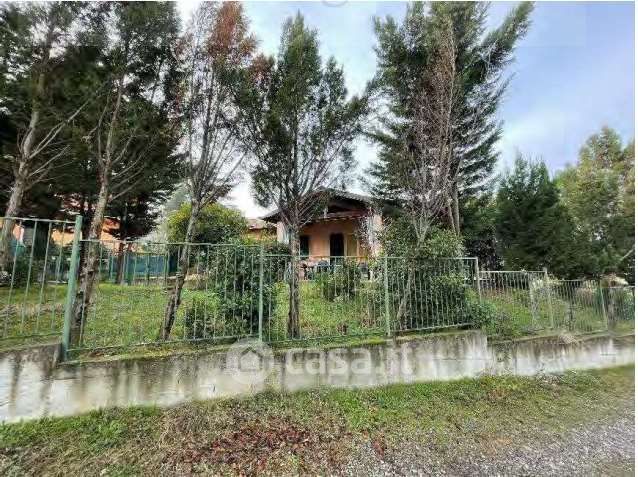 Villa in residenziale in Frazione Olesi