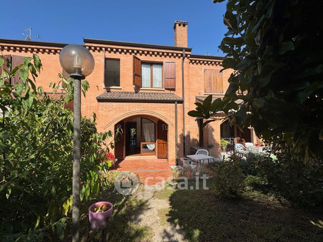 Villetta a schiera in residenziale in Via Gioacchino Rossini 24