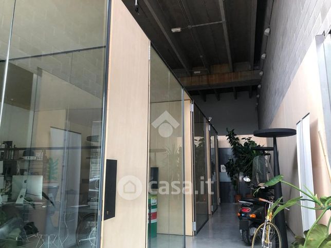 Capannone in commerciale in Via Belgio 22