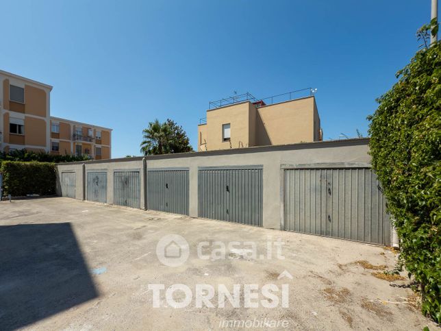 Box/posto auto in residenziale in Viale della Vittoria