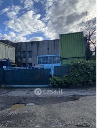 Capannone in commerciale in Via Marche 46
