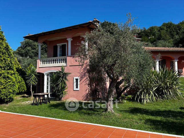 Casa bi/trifamiliare in residenziale in Località Codine