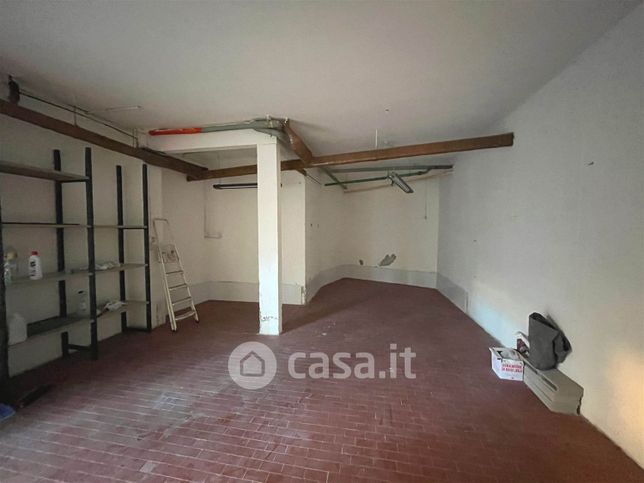 Capannone in commerciale in 