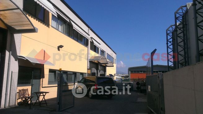 Capannone in commerciale in Via Nicola Pistelli