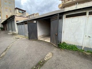 Garage/posto auto in residenziale in Via Costantino Astarita 73