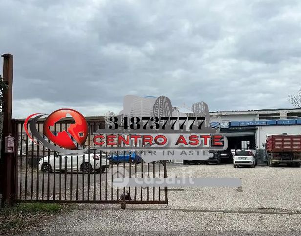 Capannone in commerciale in Via Adolfo Consolini