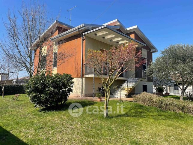 Villa in residenziale in 