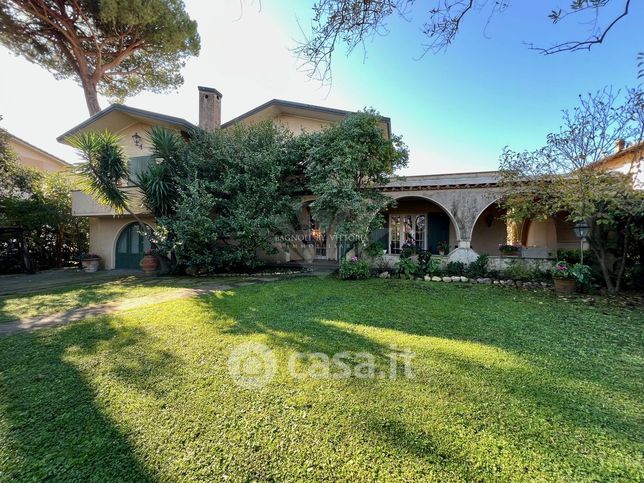 Villa in residenziale in 