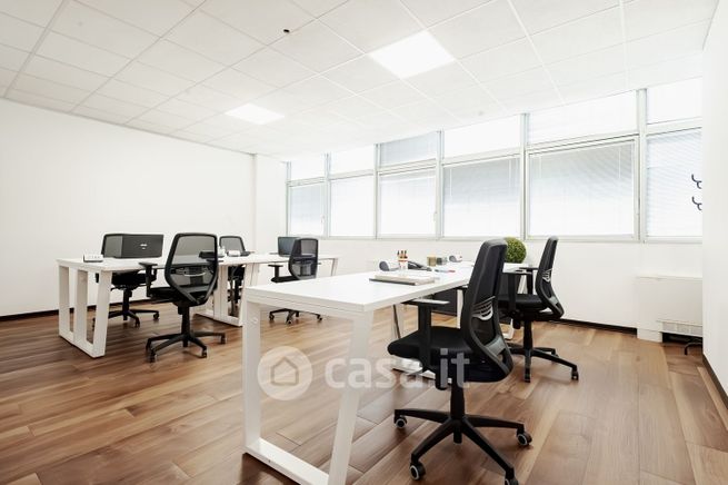 Ufficio in commerciale in Via Lorenzo Valla 16