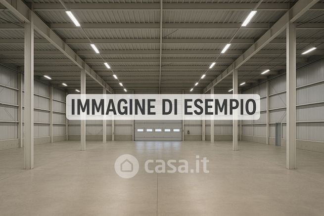 Capannone in commerciale in Via Alcide De Gasperi 9