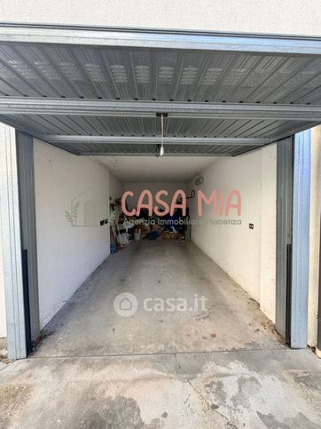 Box/posto auto in residenziale in Via G. Masina