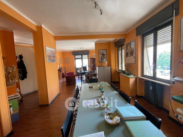 Ufficio in commerciale in Via Carlo III di Savoia 2